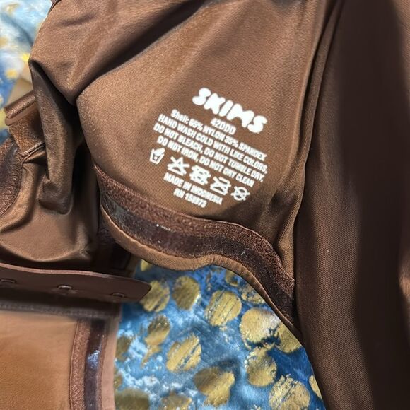 Skims smoothing intimates strapless bra in cocoa size 42 DDD - Picture 12 of 12